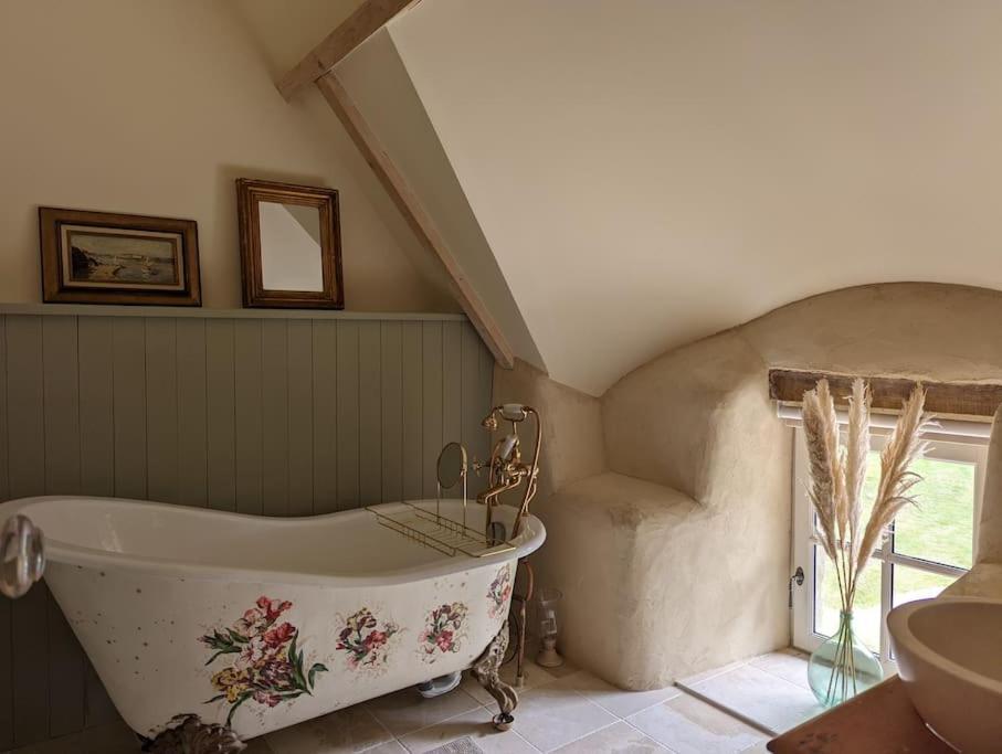 Maison Typique Bretonne Avec Toit De Chaume Camors Zewnętrze zdjęcie