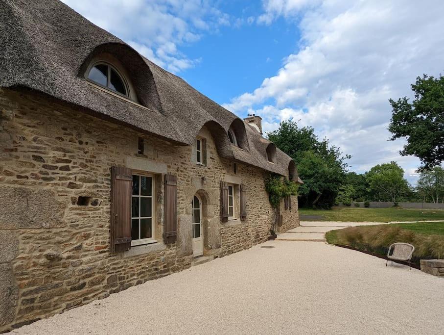 Maison Typique Bretonne Avec Toit De Chaume Camors Zewnętrze zdjęcie